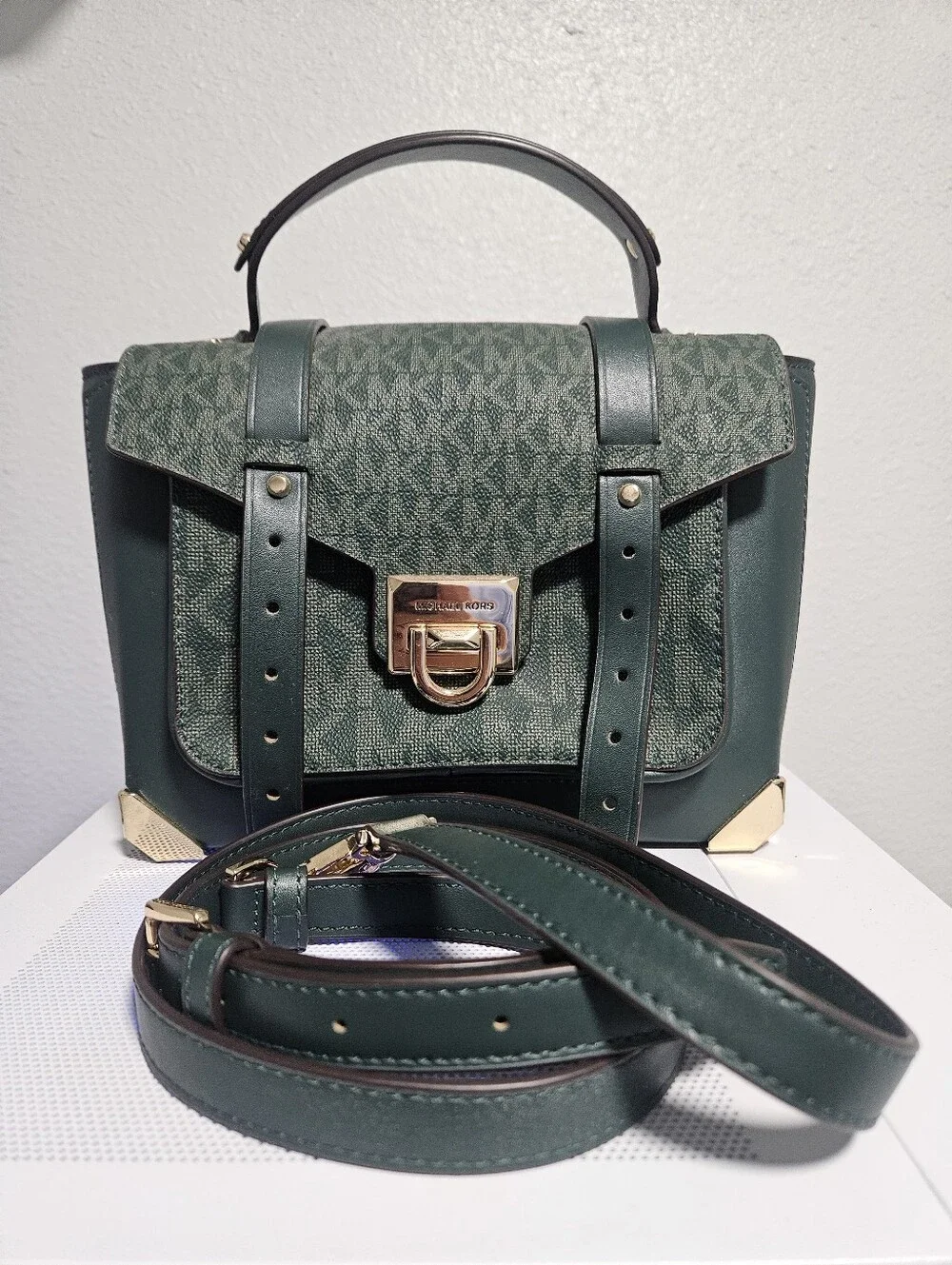 Michael Kors Manhattan Medium Leather Satchel. Racer Green - Picture 9 of 9